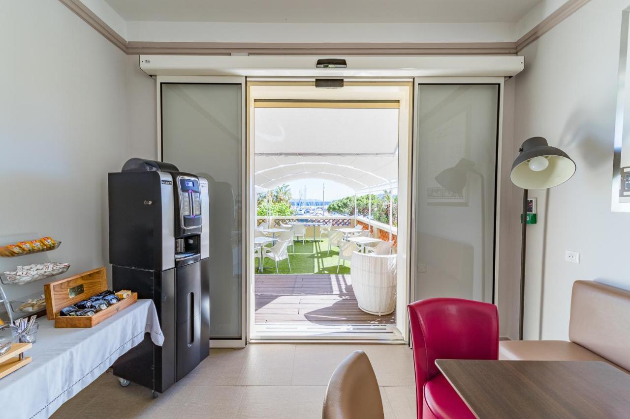 Hotel Le Rabelais Le Lavandou Kültér fotó